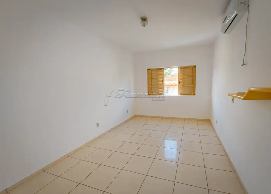 Casa com 4 quartos à venda, 147m2 em Vila Santana, Itapetininga - SP - imagem 5 Foto 5 de Casa com 4 quartos à venda, 147m2 em Vila Santana, Itapetininga - SP