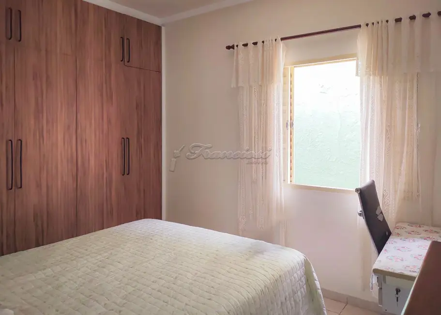 Casa com 2 quartos à venda, 145m2 em Vila Barth, Itapetininga - SP - imagem 4 Foto 4 de Casa com 2 quartos à venda, 145m2 em Vila Barth, Itapetininga - SP