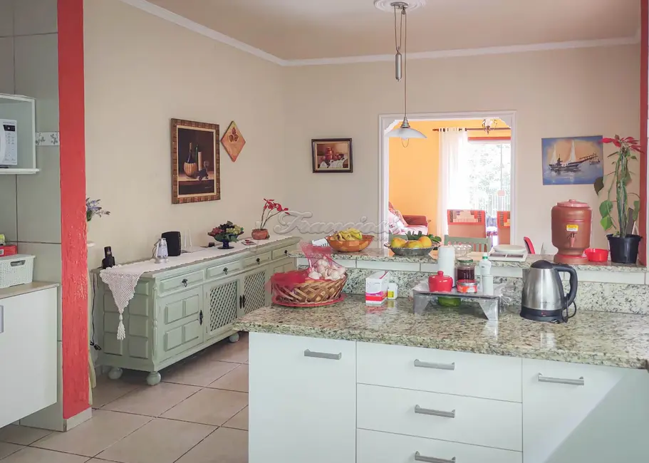 Casa com 2 quartos à venda, 145m2 em Vila Barth, Itapetininga - SP - imagem 3 Foto 3 de Casa com 2 quartos à venda, 145m2 em Vila Barth, Itapetininga - SP