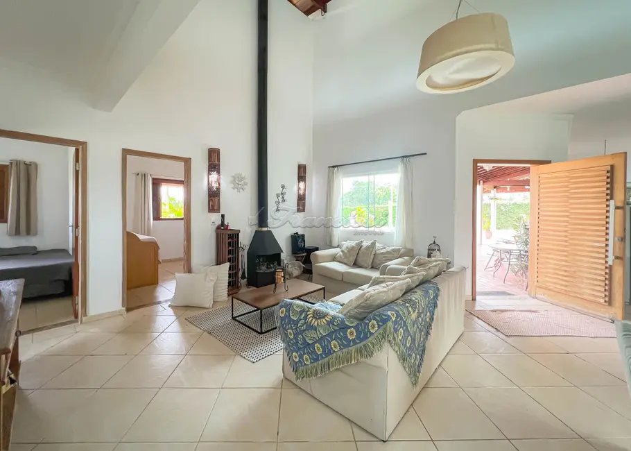 Foto 2 de Casa de Condomínio com 4 quartos à venda, 328m2 em Alambari - SP