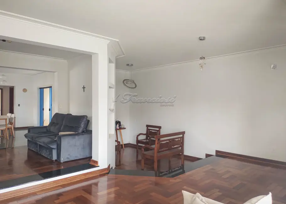 Foto 3 de Casa de Condomínio com 4 quartos à venda, 450m2 em Jardim Marabá, Itapetininga - SP