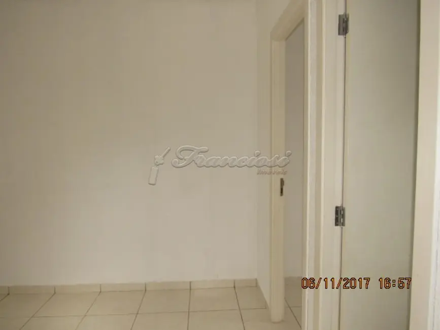 Foto 2 de Casa de Condomínio com 3 quartos para alugar, 48m2 em Itapetininga - SP