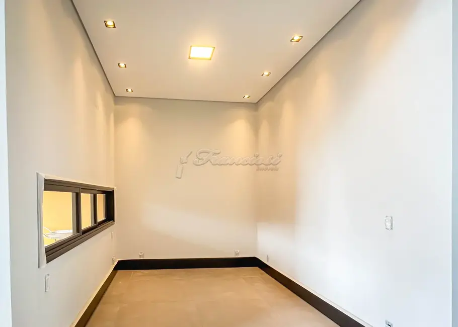 Casa de Condomínio com 3 quartos à venda, 310m2 em Terras de Santo Antônio, Itapetininga - SP - imagem 3 Foto 3 de Casa de Condomínio com 3 quartos à venda, 310m2 em Terras de Santo Antônio, Itapetininga - SP