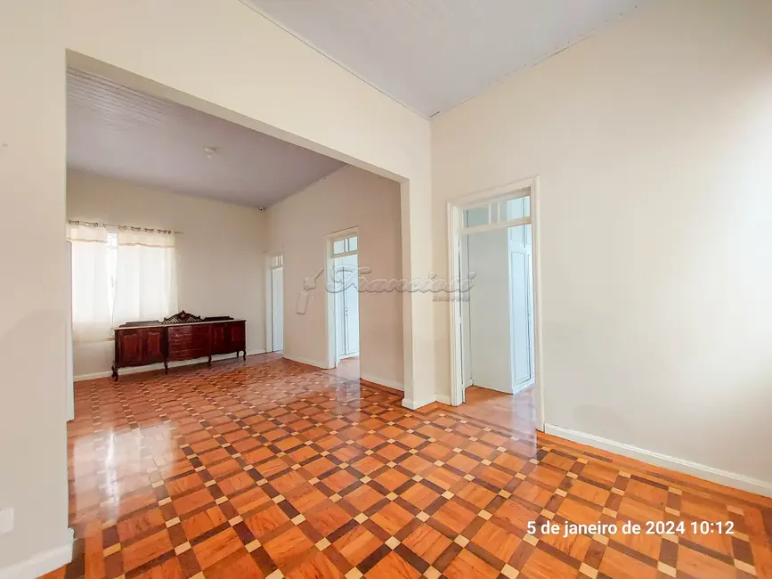 Casa com 5 quartos à venda, 150m2 em Centro, Itapetininga - SP - imagem 6 Foto 6 de Casa com 5 quartos à venda, 150m2 em Centro, Itapetininga - SP
