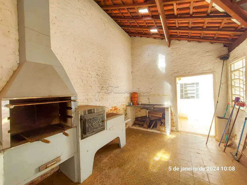 Casa com 5 quartos à venda, 150m2 em Centro, Itapetininga - SP - imagem 3 Foto 3 de Casa com 5 quartos à venda, 150m2 em Centro, Itapetininga - SP