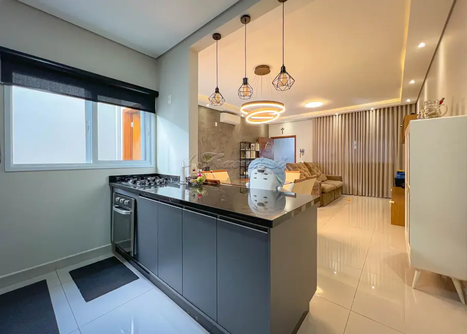 Casa com 2 quartos à venda, 107m2 em Vila Nastri, Itapetininga - SP - imagem 4 Foto 4 de Casa com 2 quartos à venda, 107m2 em Vila Nastri, Itapetininga - SP