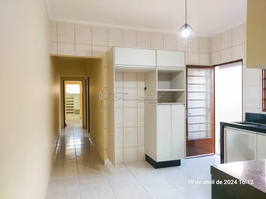 Casa com 2 quartos à venda, 150m2 em Itapetininga - SP - imagem 3 Foto 3 de Casa com 2 quartos à venda, 150m2 em Itapetininga - SP