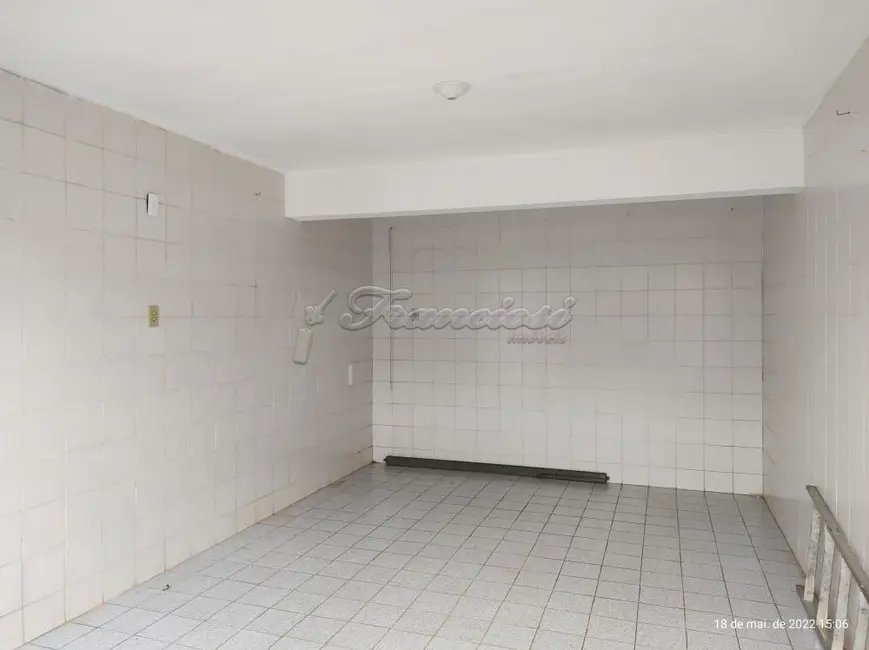 Casa com 2 quartos à venda, 150m2 em Centro, Itapetininga - SP - imagem 3 Foto 3 de Casa com 2 quartos à venda, 150m2 em Centro, Itapetininga - SP