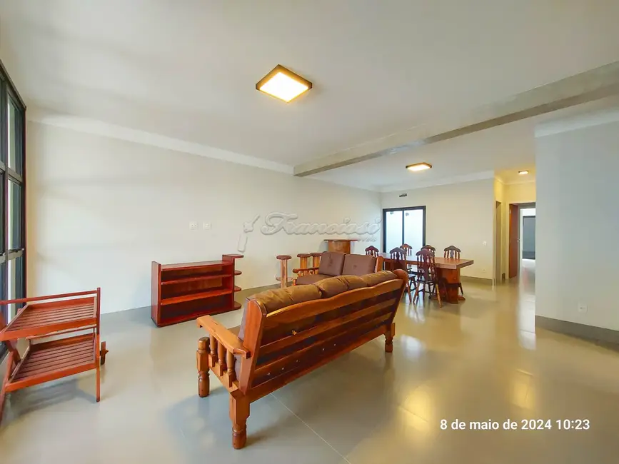 Casa com 3 quartos à venda, 300m2 em Vila Rosa, Itapetininga - SP - imagem 4 Foto 4 de Casa com 3 quartos à venda, 300m2 em Vila Rosa, Itapetininga - SP