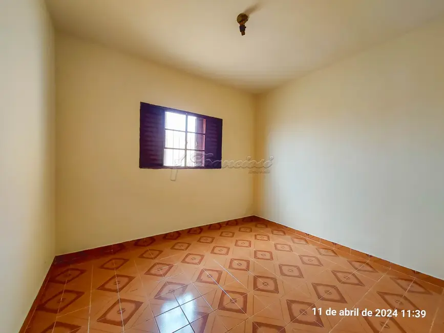 Foto 5 de Casa com 2 quartos para alugar, 90m2 em Vila Nova Itapetininga, Itapetininga - SP