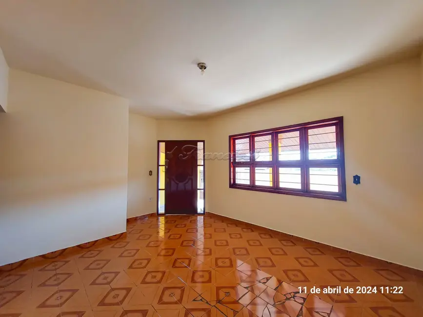 Foto 2 de Casa com 2 quartos para alugar, 90m2 em Vila Nova Itapetininga, Itapetininga - SP