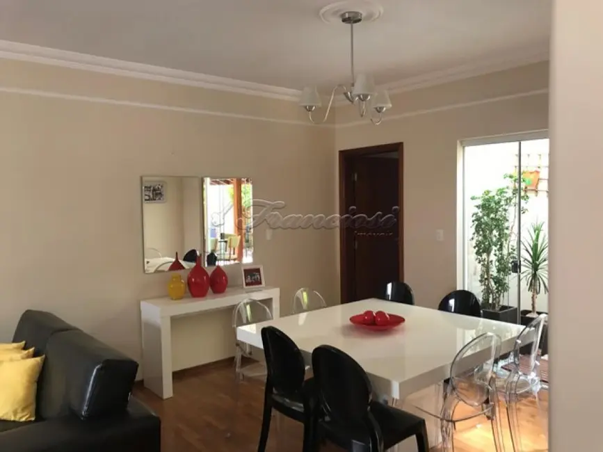 Casa com 4 quartos à venda, 500m2 em Vila Barth, Itapetininga - SP - imagem 4 Foto 4 de Casa com 4 quartos à venda, 500m2 em Vila Barth, Itapetininga - SP