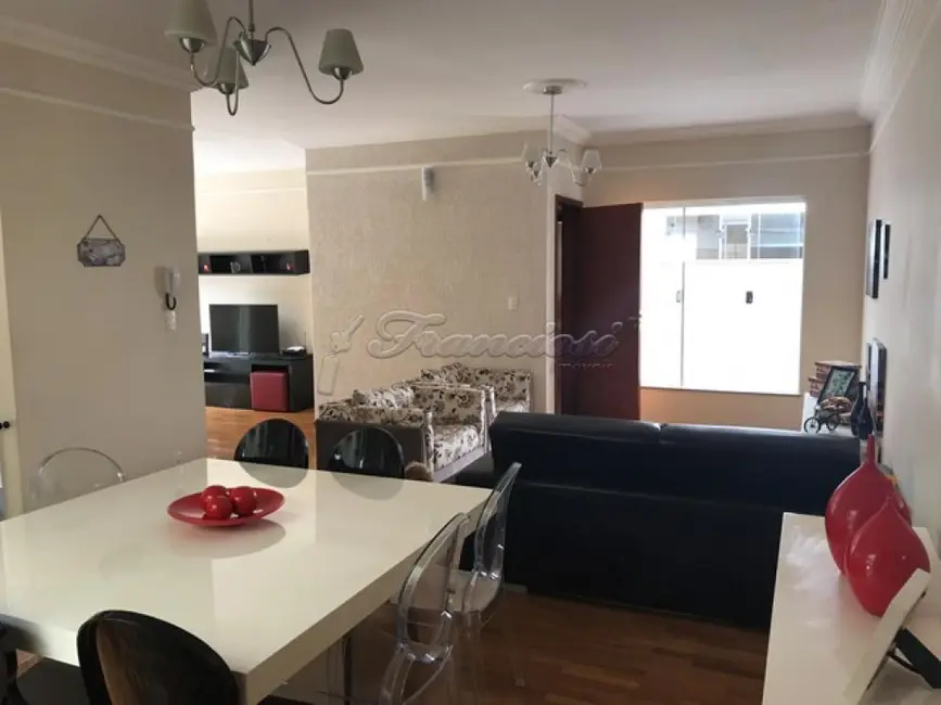 Casa com 4 quartos à venda, 500m2 em Vila Barth, Itapetininga - SP - imagem 3 Foto 3 de Casa com 4 quartos à venda, 500m2 em Vila Barth, Itapetininga - SP