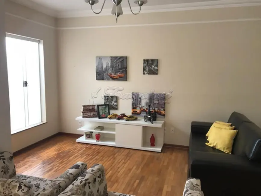 Casa com 4 quartos à venda, 500m2 em Vila Barth, Itapetininga - SP - imagem 5 Foto 5 de Casa com 4 quartos à venda, 500m2 em Vila Barth, Itapetininga - SP