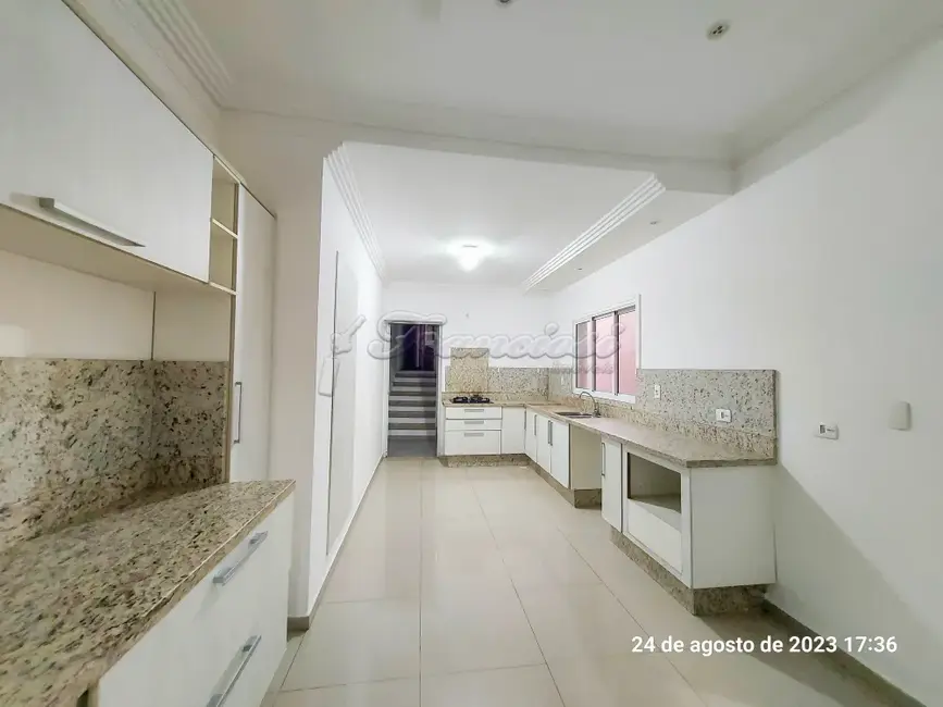 Casa com 2 quartos para alugar, 130m2 em Centro, Itapetininga - SP - imagem 3 Foto 3 de Casa com 2 quartos para alugar, 130m2 em Centro, Itapetininga - SP