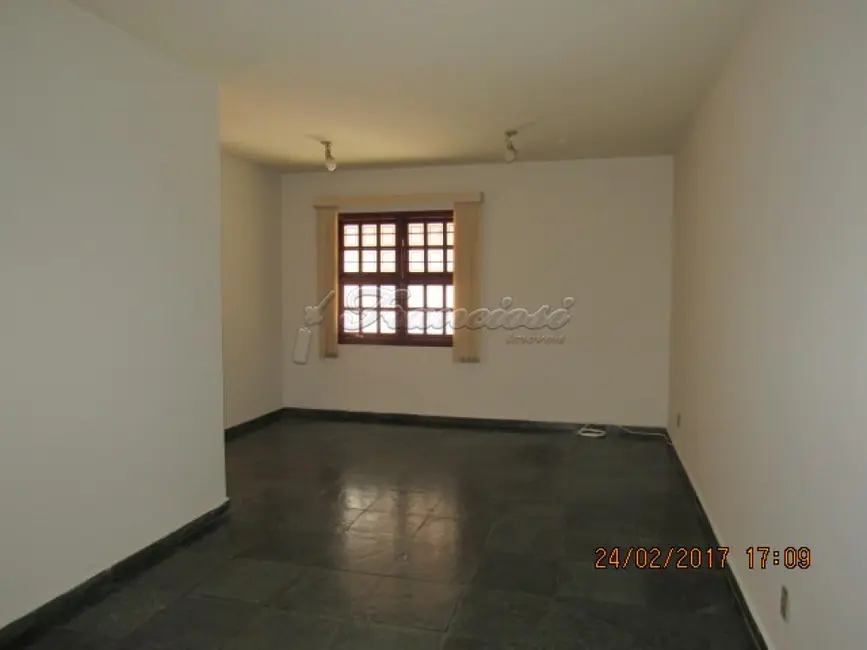 Casa com 4 quartos à venda, 192m2 em Vila Barth, Itapetininga - SP - imagem 4 Foto 4 de Casa com 4 quartos à venda, 192m2 em Vila Barth, Itapetininga - SP