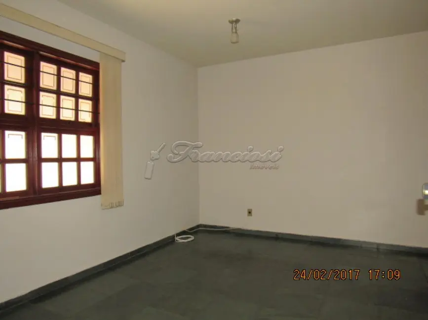 Casa com 4 quartos à venda, 192m2 em Vila Barth, Itapetininga - SP - imagem 2 Foto 2 de Casa com 4 quartos à venda, 192m2 em Vila Barth, Itapetininga - SP