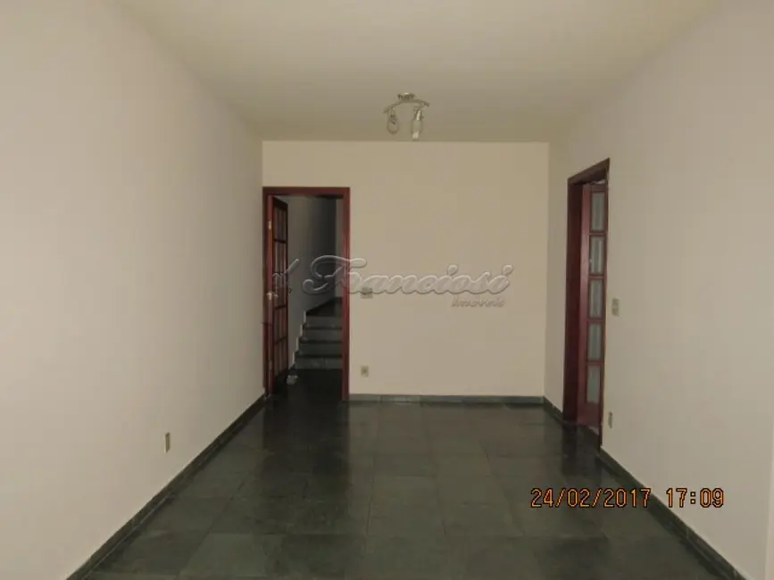 Casa com 4 quartos à venda, 192m2 em Vila Barth, Itapetininga - SP - imagem 3 Foto 3 de Casa com 4 quartos à venda, 192m2 em Vila Barth, Itapetininga - SP