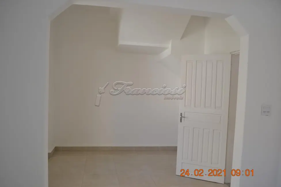 Casa com 3 quartos à venda, 82m2 em Centro, Itapetininga - SP - imagem 4 Foto 4 de Casa com 3 quartos à venda, 82m2 em Centro, Itapetininga - SP