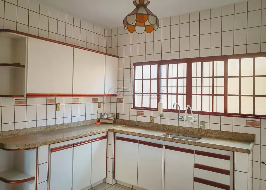 Casa com 3 quartos à venda, 300m2 em Jardim Itália, Itapetininga - SP - imagem 4 Foto 4 de Casa com 3 quartos à venda, 300m2 em Jardim Itália, Itapetininga - SP