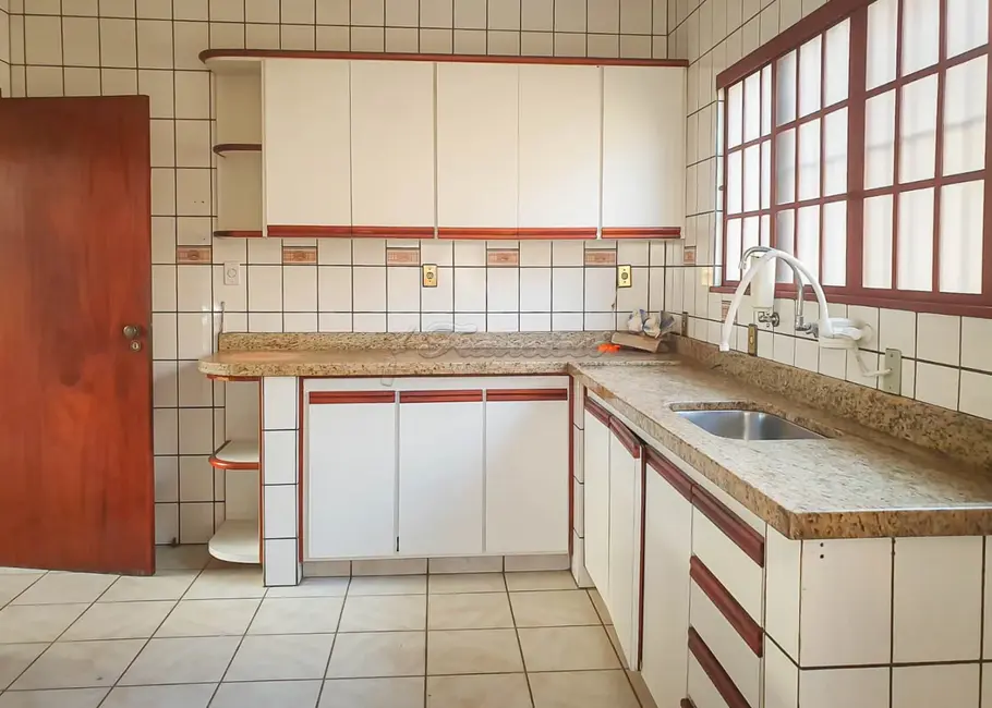 Casa com 3 quartos à venda, 300m2 em Jardim Itália, Itapetininga - SP - imagem 5 Foto 5 de Casa com 3 quartos à venda, 300m2 em Jardim Itália, Itapetininga - SP