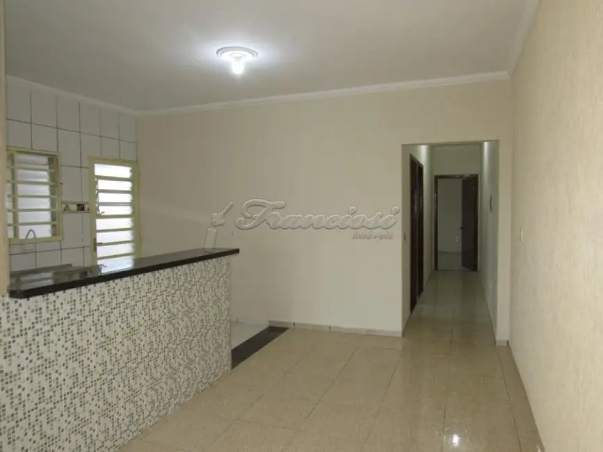Casa com 2 quartos à venda, 175m2 em Parque São Bento, Itapetininga - SP - imagem 3 Foto 3 de Casa com 2 quartos à venda, 175m2 em Parque São Bento, Itapetininga - SP