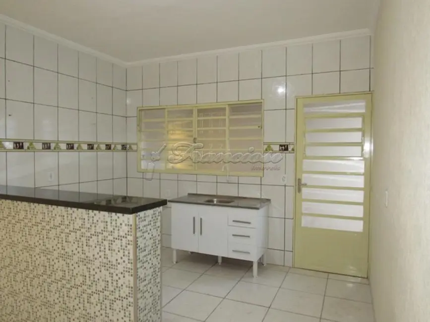 Casa com 2 quartos à venda, 175m2 em Parque São Bento, Itapetininga - SP - imagem 4 Foto 4 de Casa com 2 quartos à venda, 175m2 em Parque São Bento, Itapetininga - SP