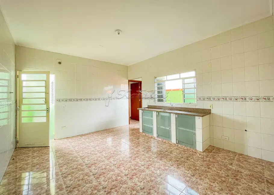 Casa com 2 quartos à venda, 150m2 em Vila Barth, Itapetininga - SP - imagem 3 Foto 3 de Casa com 2 quartos à venda, 150m2 em Vila Barth, Itapetininga - SP