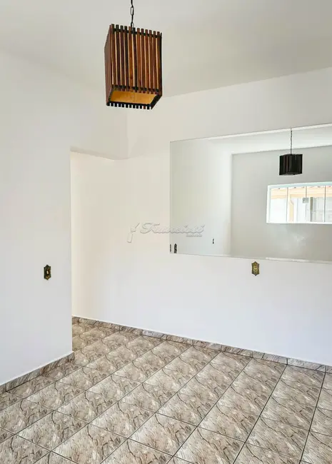 Casa com 3 quartos à venda, 179m2 em Vila Carolina, Itapetininga - SP - imagem 2 Foto 2 de Casa com 3 quartos à venda, 179m2 em Vila Carolina, Itapetininga - SP