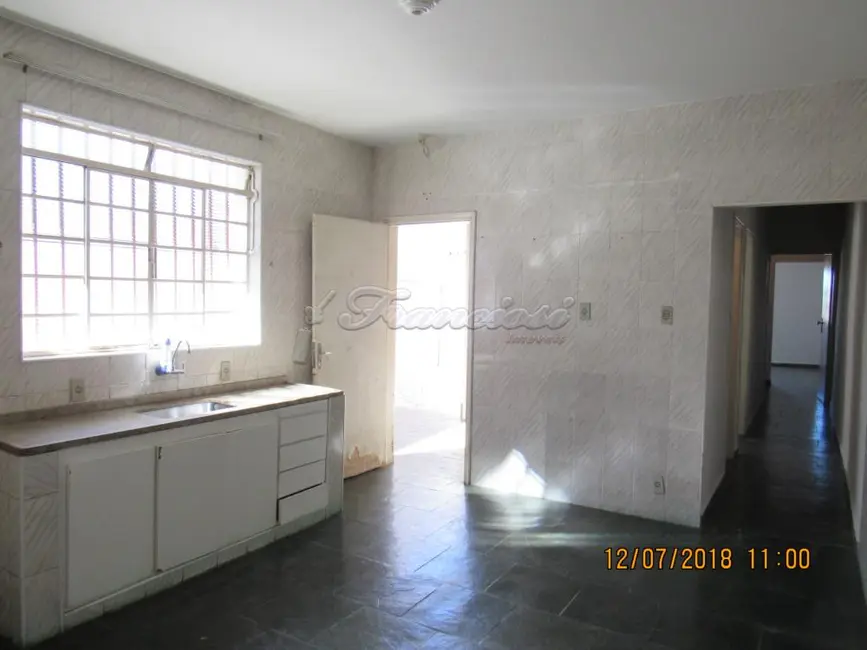 Casa com 2 quartos à venda, 150m2 em Jardim Itália, Itapetininga - SP - imagem 4 Foto 4 de Casa com 2 quartos à venda, 150m2 em Jardim Itália, Itapetininga - SP