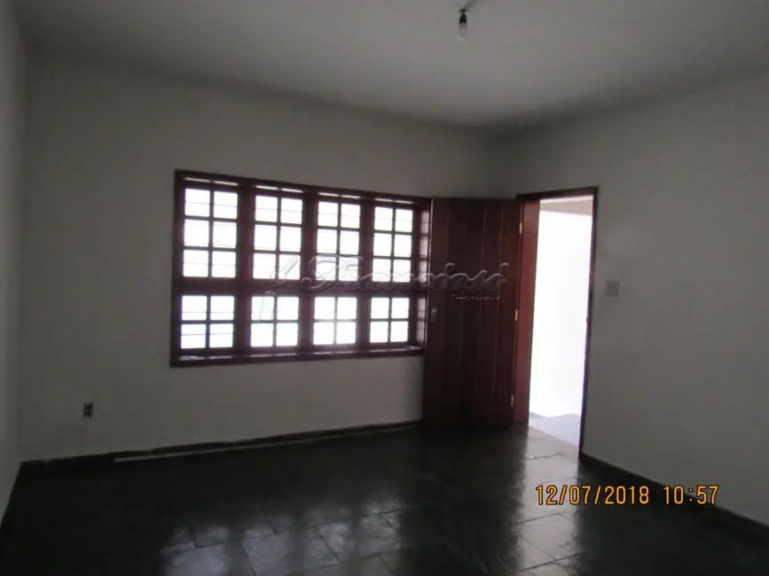 Casa com 2 quartos à venda, 150m2 em Jardim Itália, Itapetininga - SP - imagem 3 Foto 3 de Casa com 2 quartos à venda, 150m2 em Jardim Itália, Itapetininga - SP