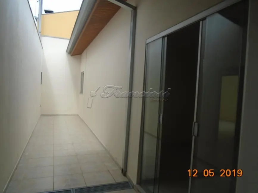 Casa com 2 quartos à venda, 106m2 em Vila Serafim, Itapetininga - SP - imagem 2 Foto 2 de Casa com 2 quartos à venda, 106m2 em Vila Serafim, Itapetininga - SP