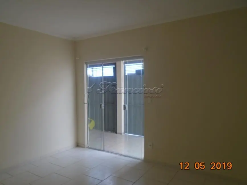 Casa com 2 quartos à venda, 106m2 em Vila Serafim, Itapetininga - SP - imagem 4 Foto 4 de Casa com 2 quartos à venda, 106m2 em Vila Serafim, Itapetininga - SP