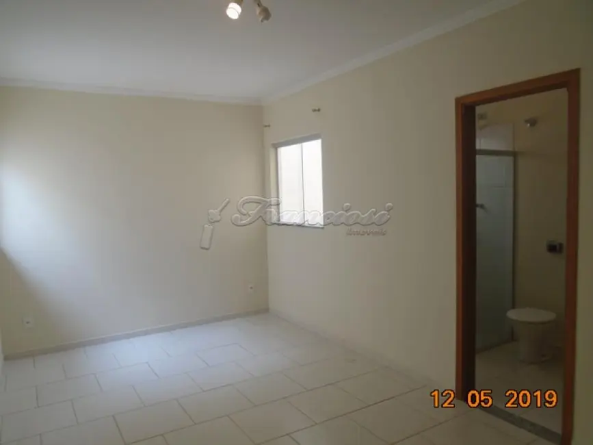 Casa com 2 quartos à venda, 106m2 em Vila Serafim, Itapetininga - SP - imagem 6 Foto 6 de Casa com 2 quartos à venda, 106m2 em Vila Serafim, Itapetininga - SP