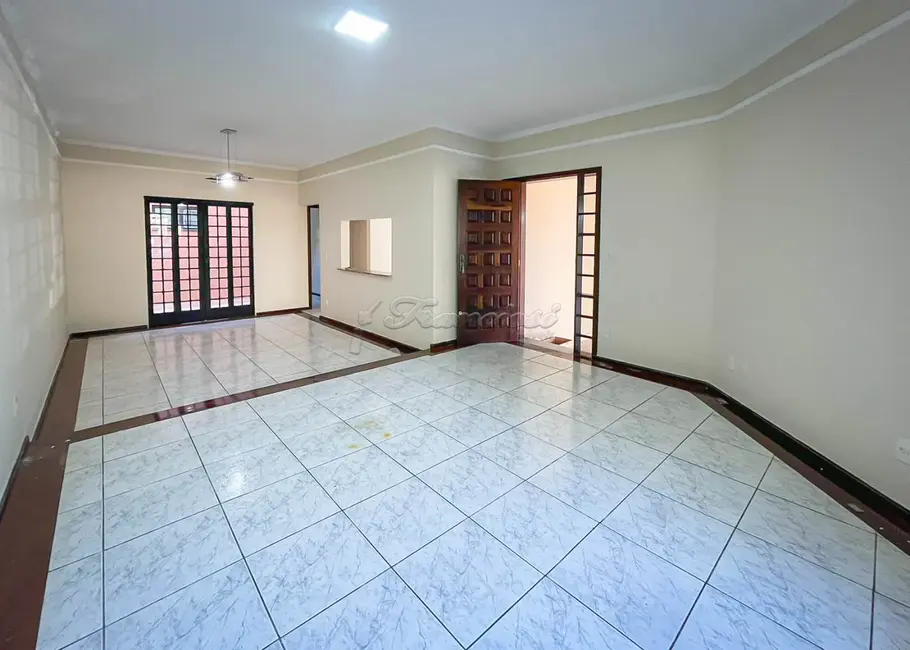 Casa com 3 quartos à venda, 300m2 em Vila Barth, Itapetininga - SP - imagem 3 Foto 3 de Casa com 3 quartos à venda, 300m2 em Vila Barth, Itapetininga - SP