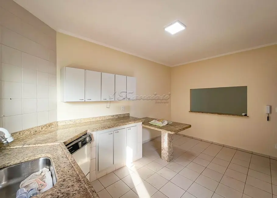 Casa com 3 quartos à venda, 300m2 em Vila Barth, Itapetininga - SP - imagem 5 Foto 5 de Casa com 3 quartos à venda, 300m2 em Vila Barth, Itapetininga - SP