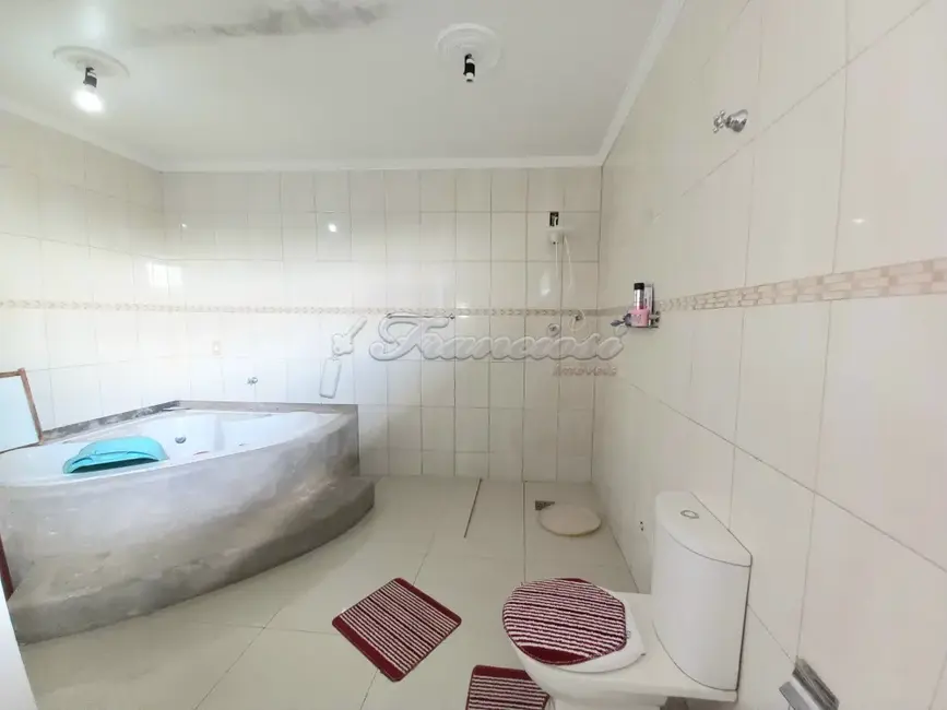Casa com 4 quartos à venda, 300m2 em Centro, Itapetininga - SP - imagem 8 Foto 8 de Casa com 4 quartos à venda, 300m2 em Centro, Itapetininga - SP