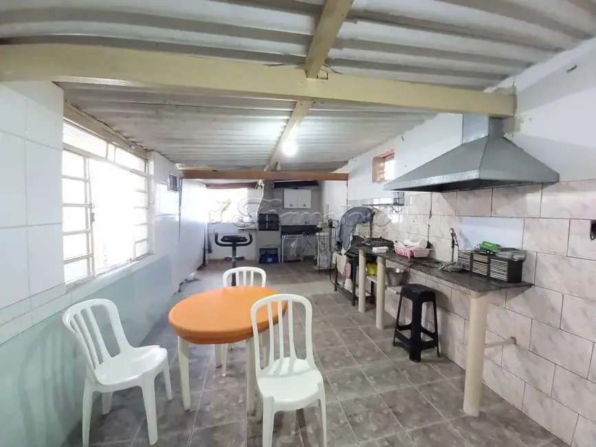 Casa com 4 quartos à venda, 300m2 em Centro, Itapetininga - SP - imagem 9 Foto 9 de Casa com 4 quartos à venda, 300m2 em Centro, Itapetininga - SP