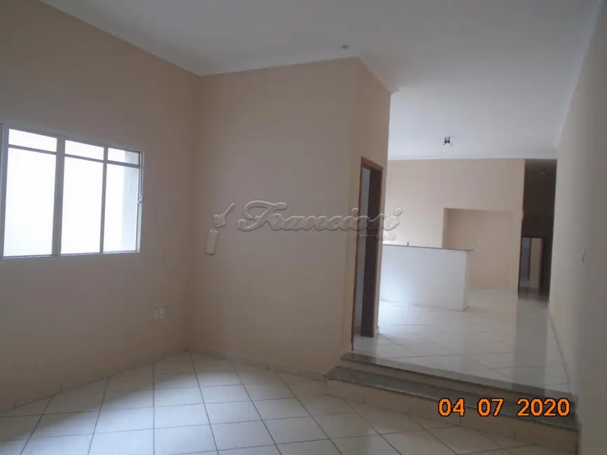 Casa com 3 quartos à venda, 306m2 em Centro, Itapetininga - SP - imagem 4 Foto 4 de Casa com 3 quartos à venda, 306m2 em Centro, Itapetininga - SP