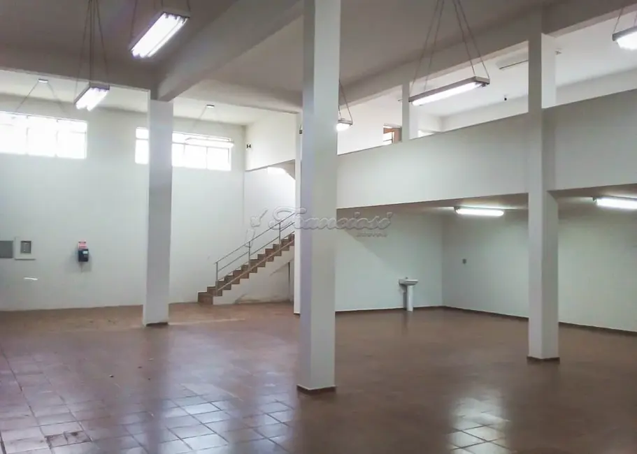 Prédio Inteiro à venda, 600m2 em Centro, Itapetininga - SP - imagem 8 Foto 8 de Prédio Inteiro à venda, 600m2 em Centro, Itapetininga - SP