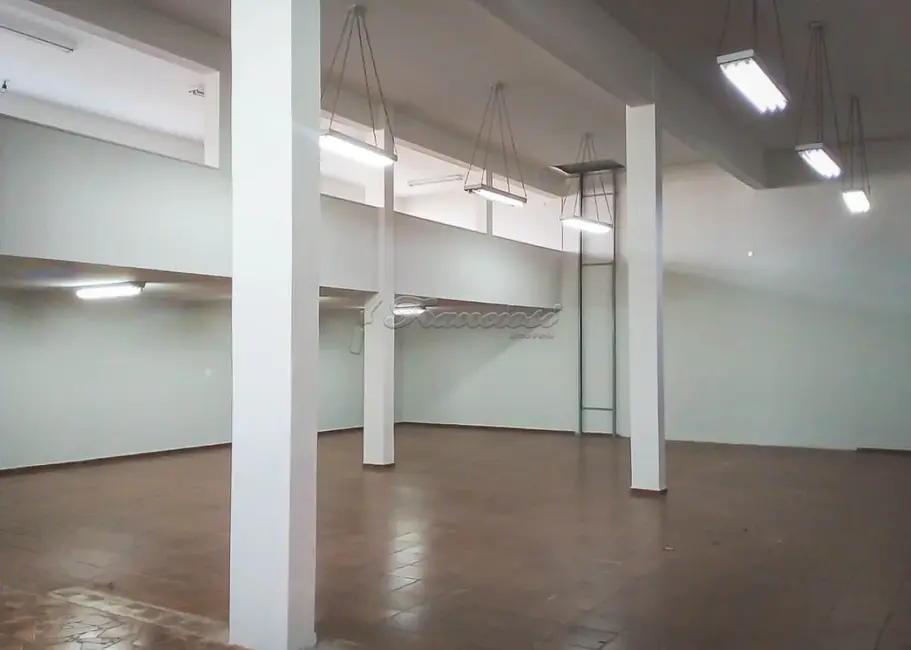 Prédio Inteiro à venda, 600m2 em Centro, Itapetininga - SP - imagem 5 Foto 5 de Prédio Inteiro à venda, 600m2 em Centro, Itapetininga - SP