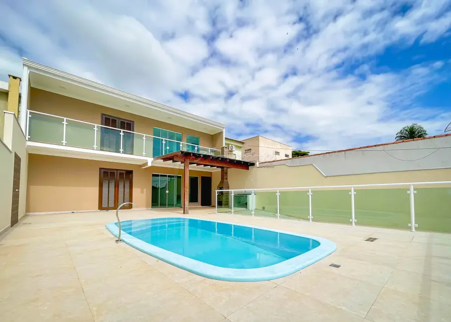 Foto 2 de Casa com 4 quartos à venda, 300m2 em Vila Rio Branco, Itapetininga - SP