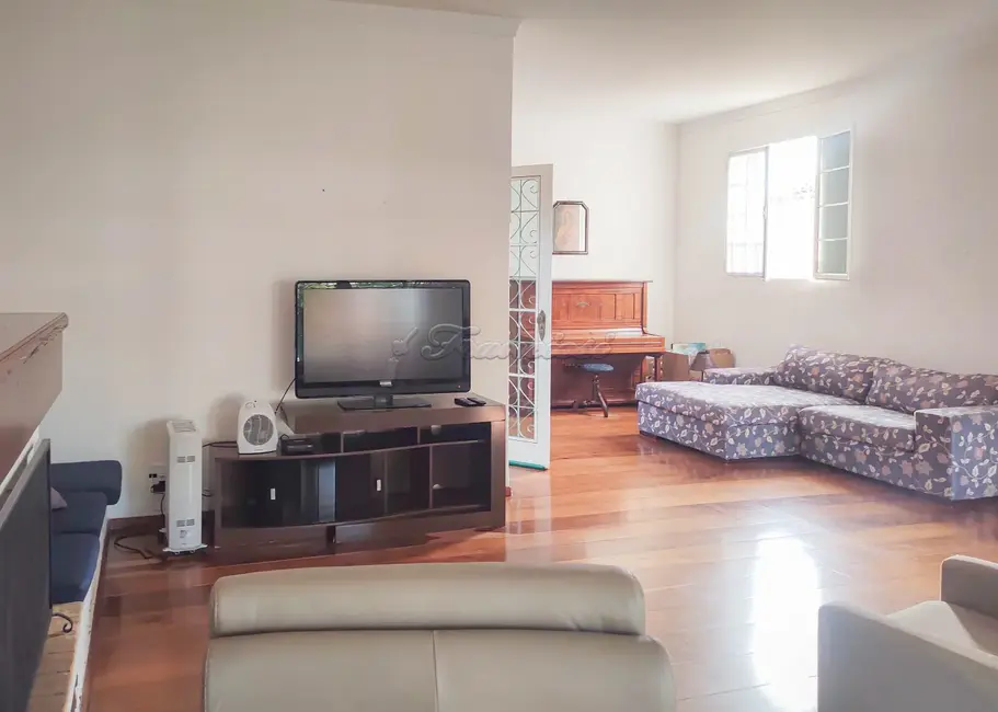 Casa com 3 quartos à venda, 211m2 em Vila Barth, Itapetininga - SP - imagem 3 Foto 3 de Casa com 3 quartos à venda, 211m2 em Vila Barth, Itapetininga - SP