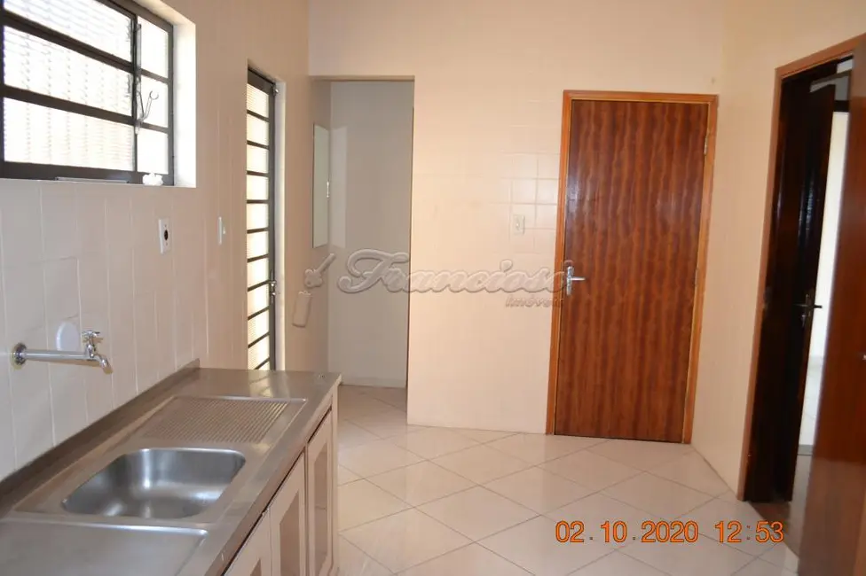 Foto 3 de Casa com 3 quartos para alugar, 100m2 em Centro, Itapetininga - SP