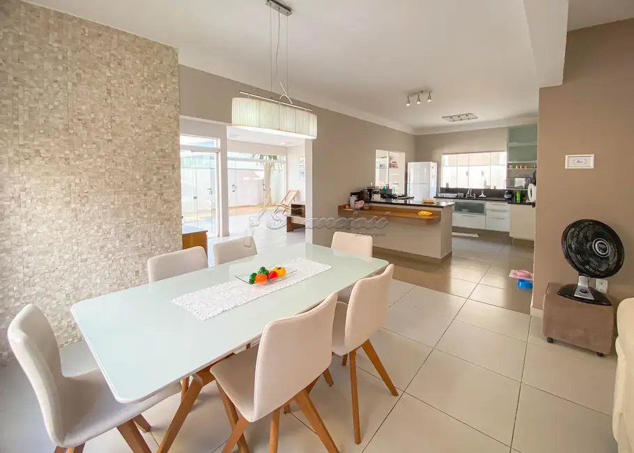 Foto 4 de Casa de Condomínio com 4 quartos à venda, 230m2 em Jardim Colombo, Itapetininga - SP