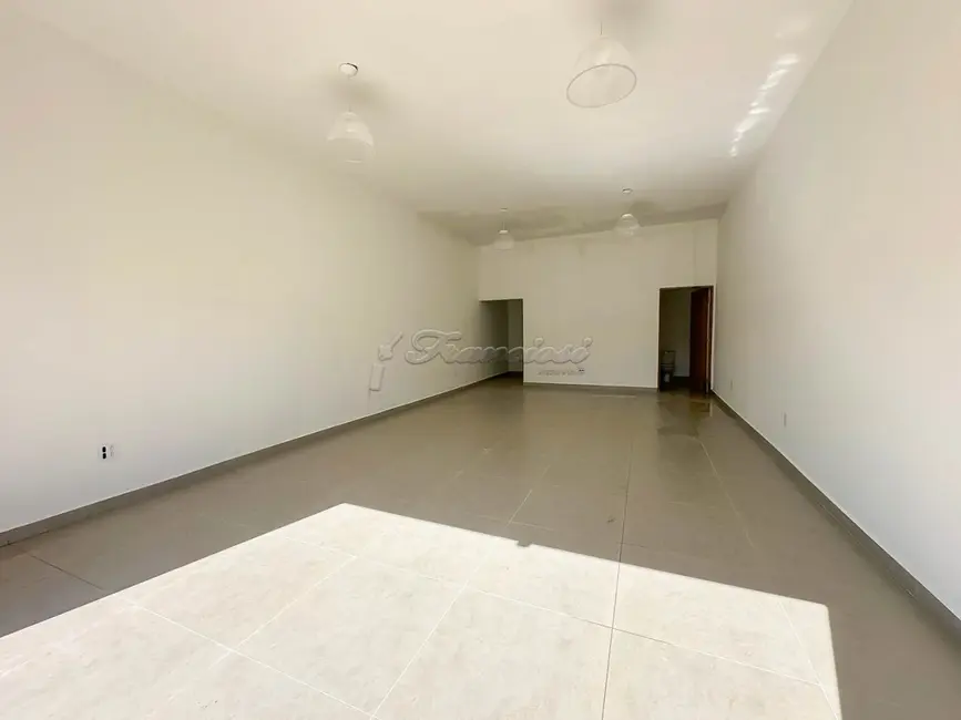 Foto 1 de Prédio Inteiro para alugar, 55m2 em Itapetininga - SP
