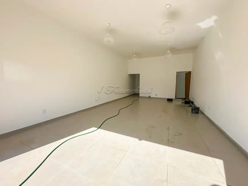 Prédio Inteiro para alugar, 55m2 em Itapetininga - SP - imagem 1 Foto 1 de Prédio Inteiro para alugar, 55m2 em Itapetininga - SP