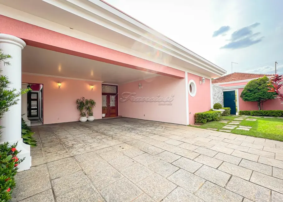 Casa com 4 quartos à venda, 410m2 em Centro, Itapetininga - SP - imagem 3 Foto 3 de Casa com 4 quartos à venda, 410m2 em Centro, Itapetininga - SP