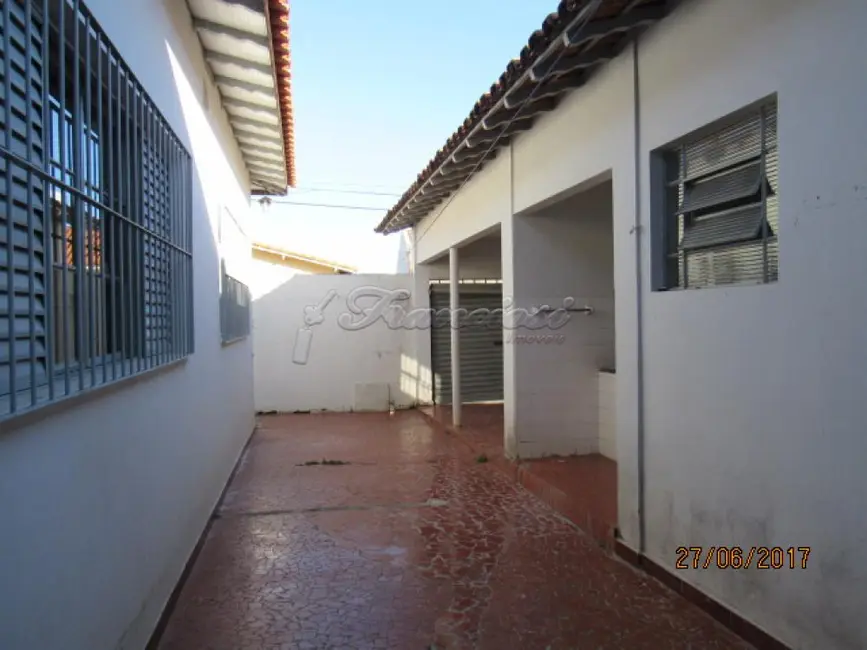 Casa com 3 quartos à venda, 219m2 em Centro, Itapetininga - SP - imagem 8 Foto 8 de Casa com 3 quartos à venda, 219m2 em Centro, Itapetininga - SP