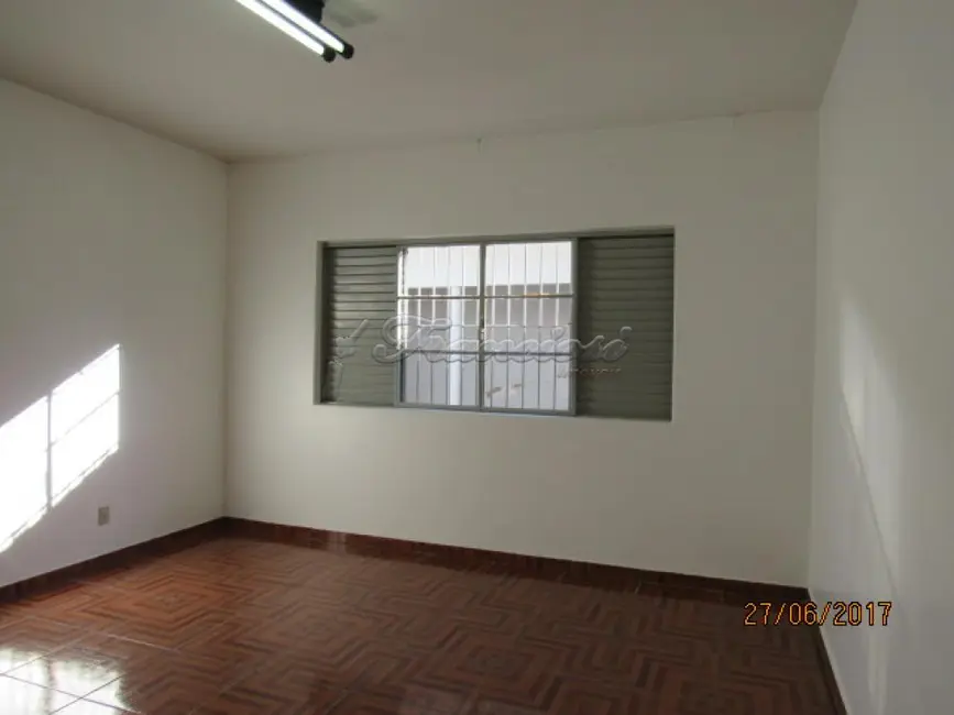 Casa com 3 quartos à venda, 219m2 em Centro, Itapetininga - SP - imagem 5 Foto 5 de Casa com 3 quartos à venda, 219m2 em Centro, Itapetininga - SP